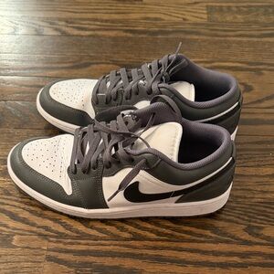 Jordan Men's Shoes in White and Dark Gray